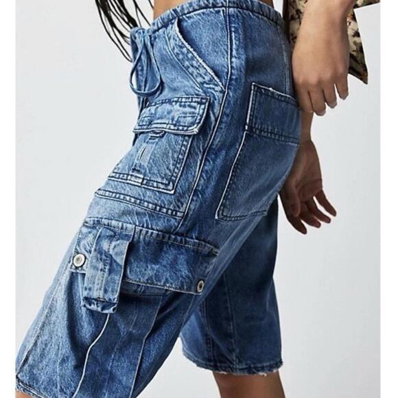 We The Free - Reina Denim Cargo Shorts. Size Small - Picture 4 of 9